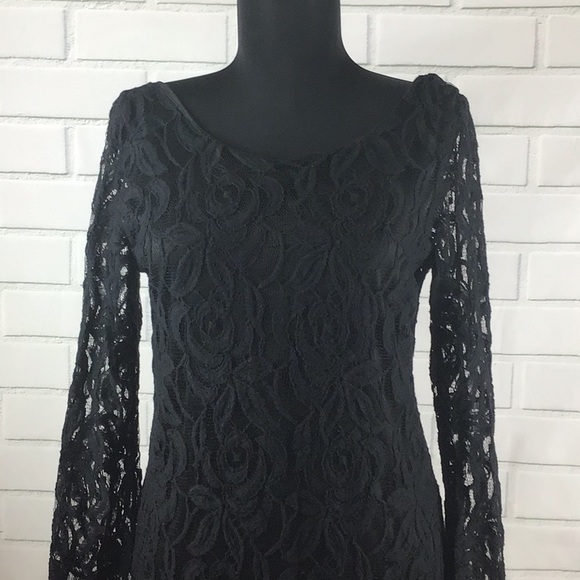Floral lace overlay dress - Picture 2 of 6